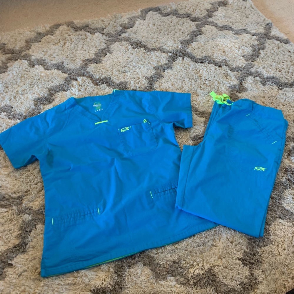 IguanaMed Scrubs
